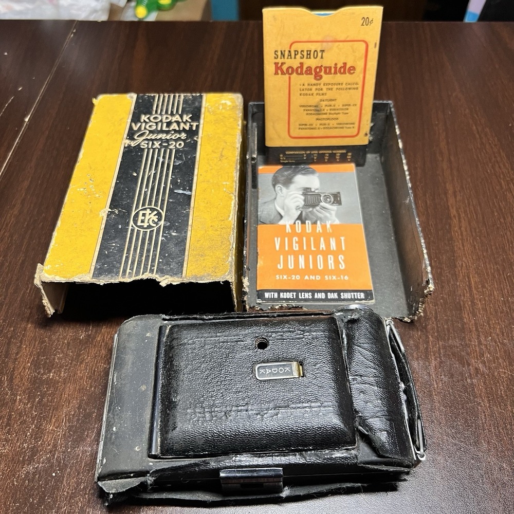 Vtg Kodak Vigilant Junior‎ Six-20 Folding Camera w Box Guides Kodet Lens *AS-IS*
